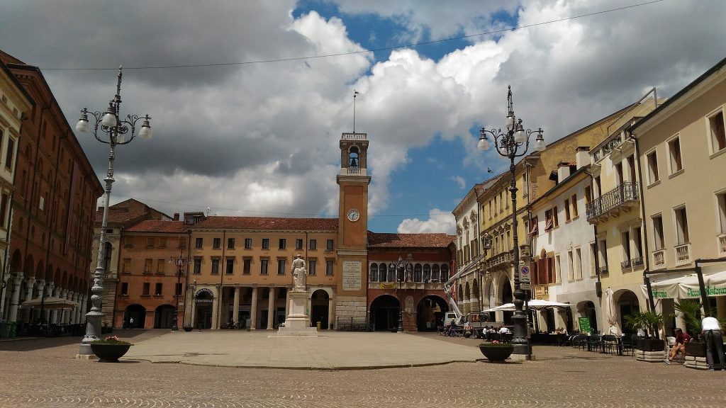 Piazza Vittorio Emanuele II a Rovigo